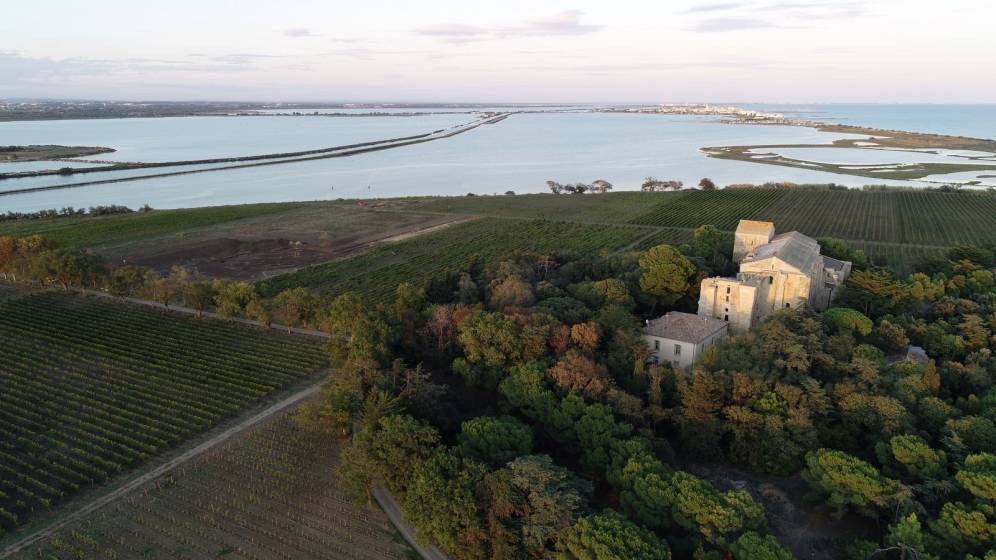 Vue aérienne de Maguelone par Drone ® Vincent LAURAS, GlobDrone, DRAC Occitanie