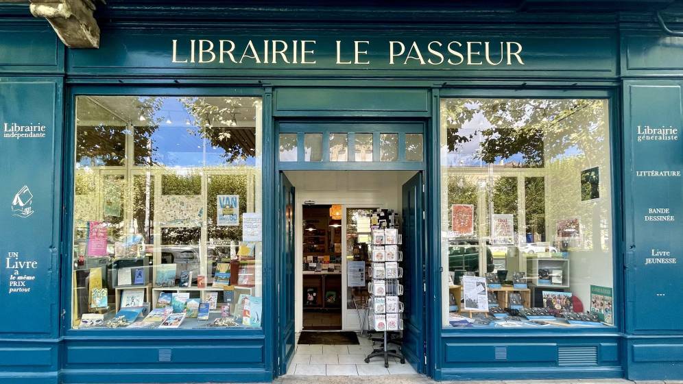 Vitrine Librairie Le Passeur.jpg