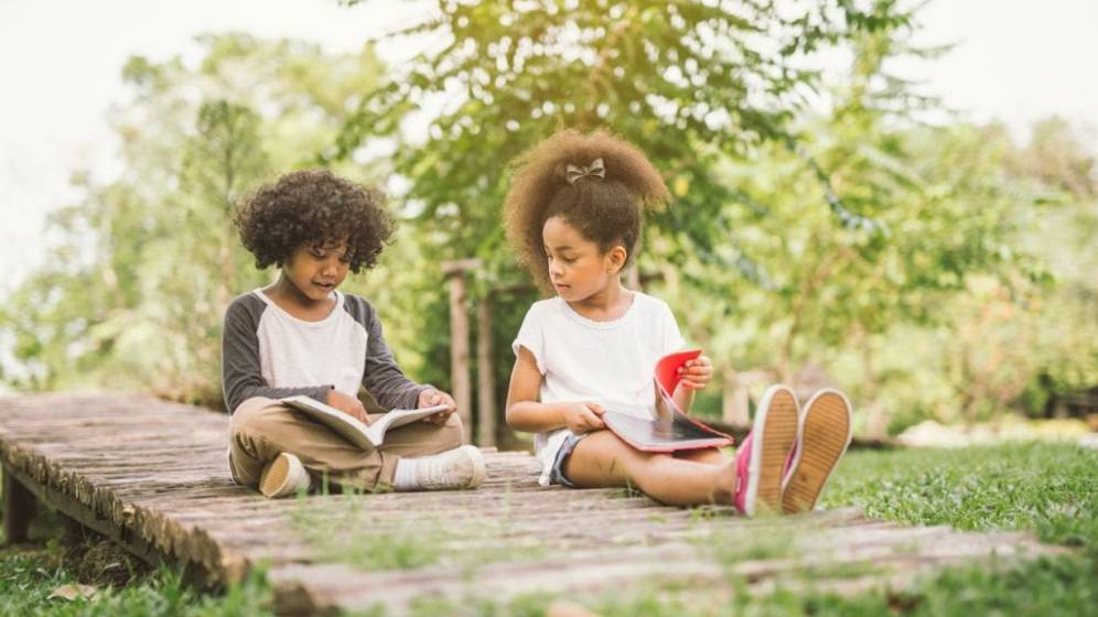 Kids-reading-1024x683.jpg