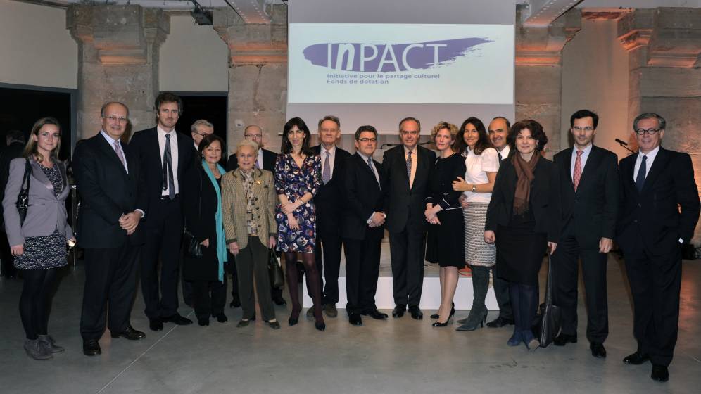 Frédéric Mitterrand entouré des dirigeants des sociétés participant au Fonds INPACT