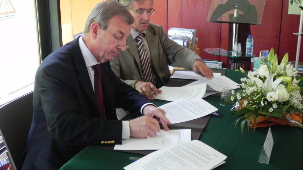 signature contrat Beaugency