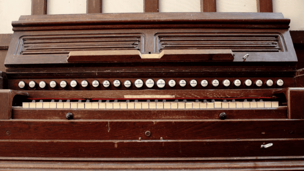 Clavier de l'harmonium de Dumont-Lelievre à Bruyères-et-Montberault, Inscrit MH Novembre 2018