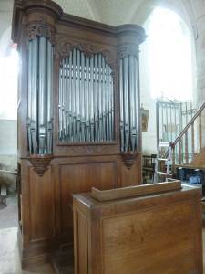 Buffet et clavier de l'orgue de l'église Saint-Sulpice de Clesles (Marne)