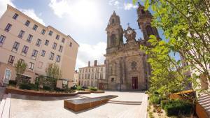 Parvis de l'église Saint-Jacques à Lunéville