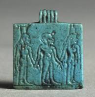 Amulette : Nephtys, Horus et Isis, Bourges, musée du Berry, © F Laugninie