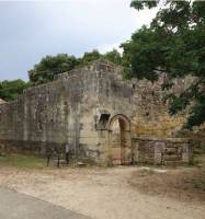 Vue du jeu de paume de Suze-la-Rousse  propriété du Département de la Drôme et classé au titre des monuments historiques par arrêté du 27 février 1964.JPG