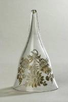 anonyme espagnol, entonnoir à parfum ou à liqueur en verre, vers 1880, Dijon, musée des beaux-arts, © François Jay, musée des beaux-arts de Dijon