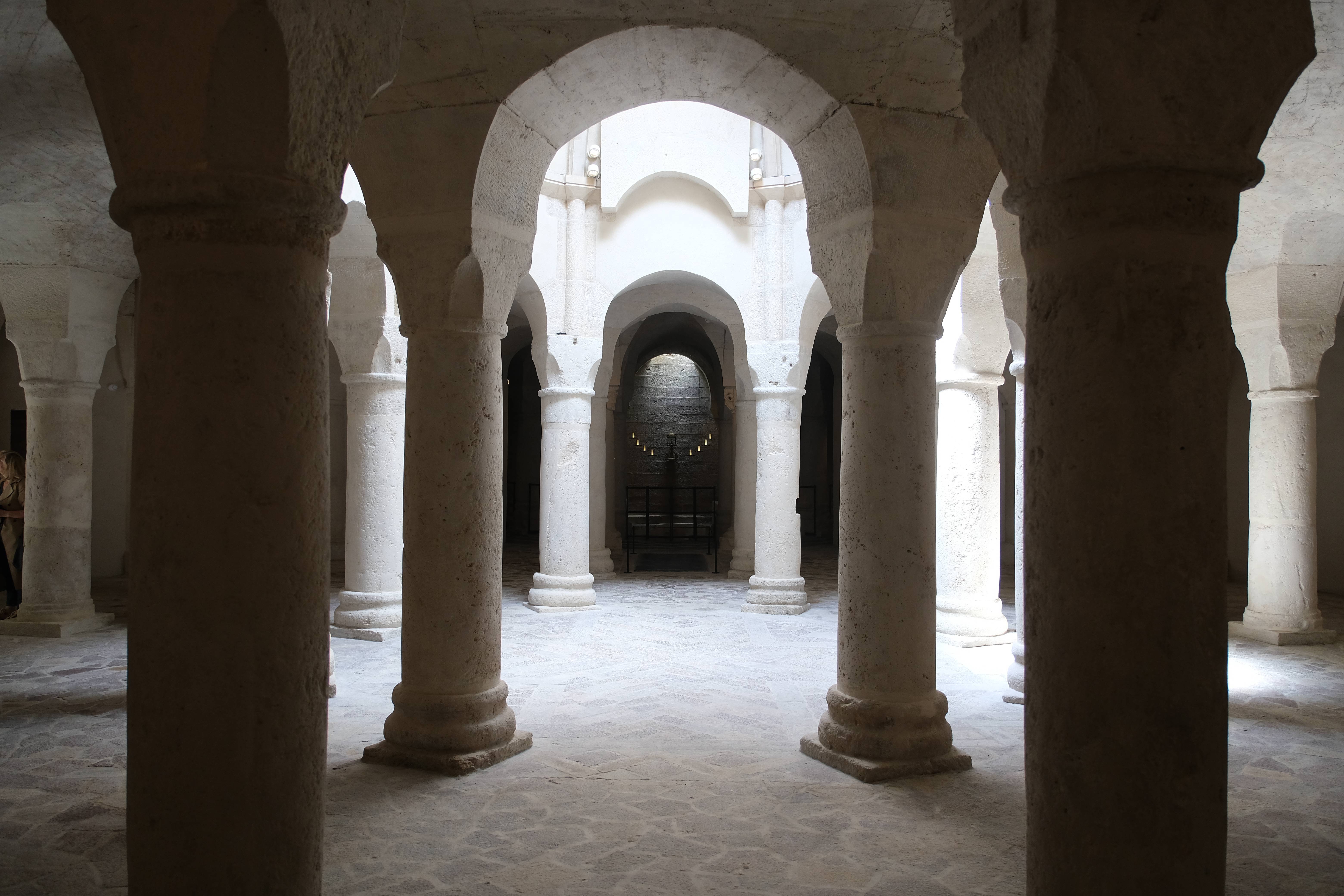 La crypte de la cathédrale Saint-Bénigne révèle ses secrets après 4 ans ...