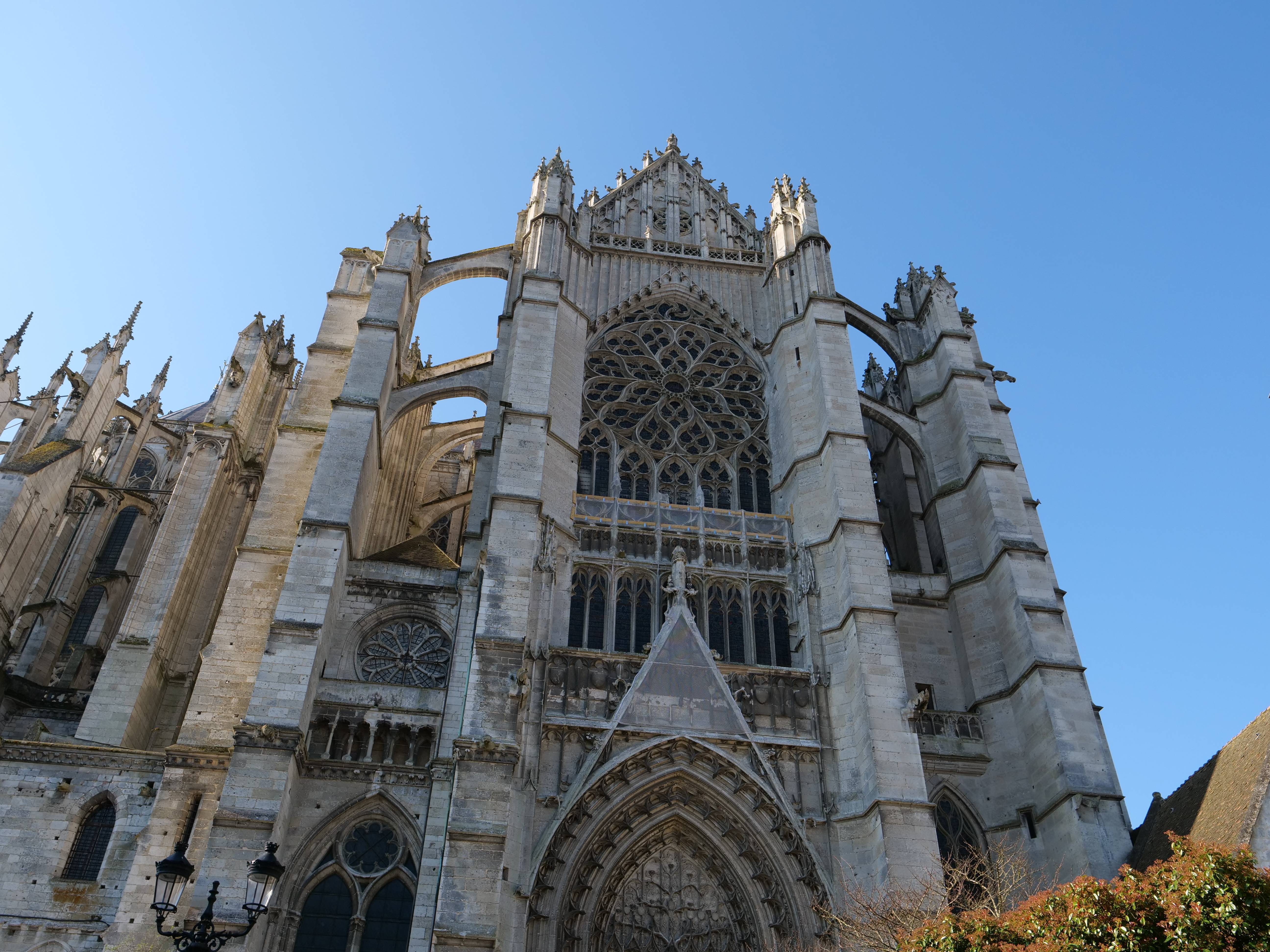 Cathédrale Saint-Pierre de Beauvais : premiers pas vers la dépose des poutres | Ministère de la Culture