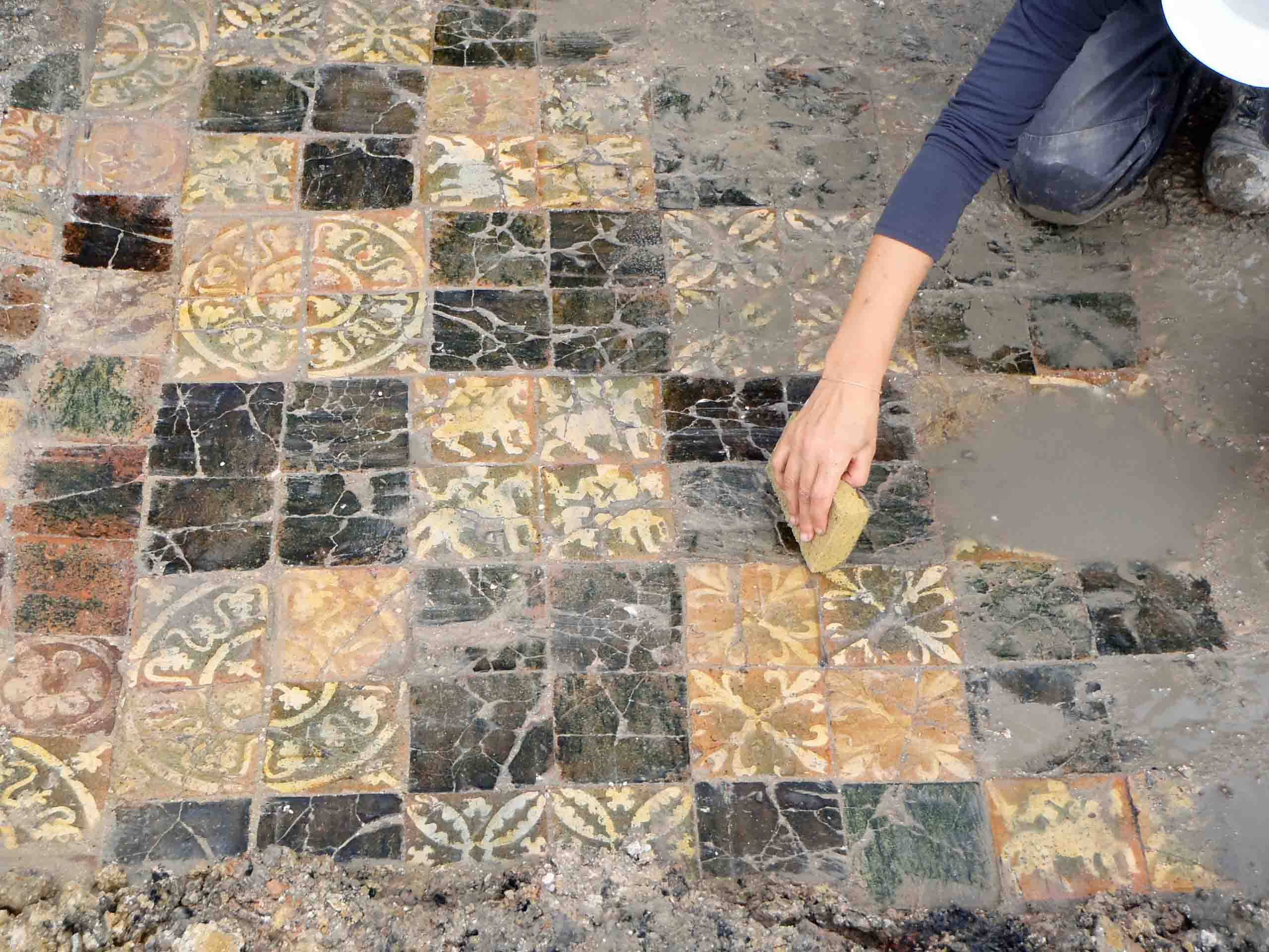 Les pavements gothiques de Saint-Martin-d’Hardinghem restaurés (1/3) : la renaissance d’un chef-d’œuvre | Ministère de la Culture