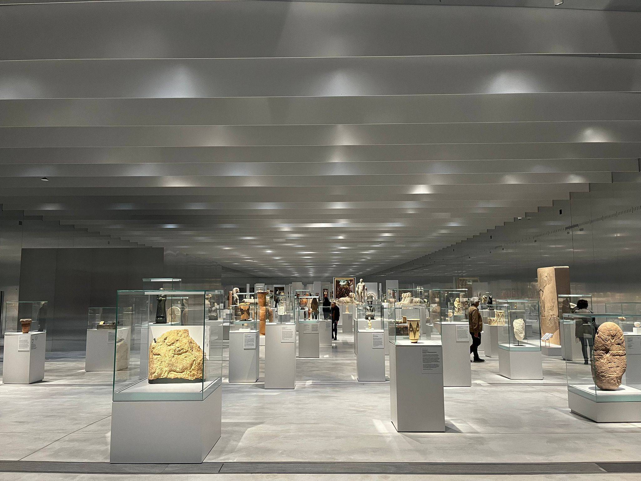 Au Louvre-Lens, la Galerie du temps se renouvelle en alliant ouverture sur le monde, inclusion et écoresponsabilité