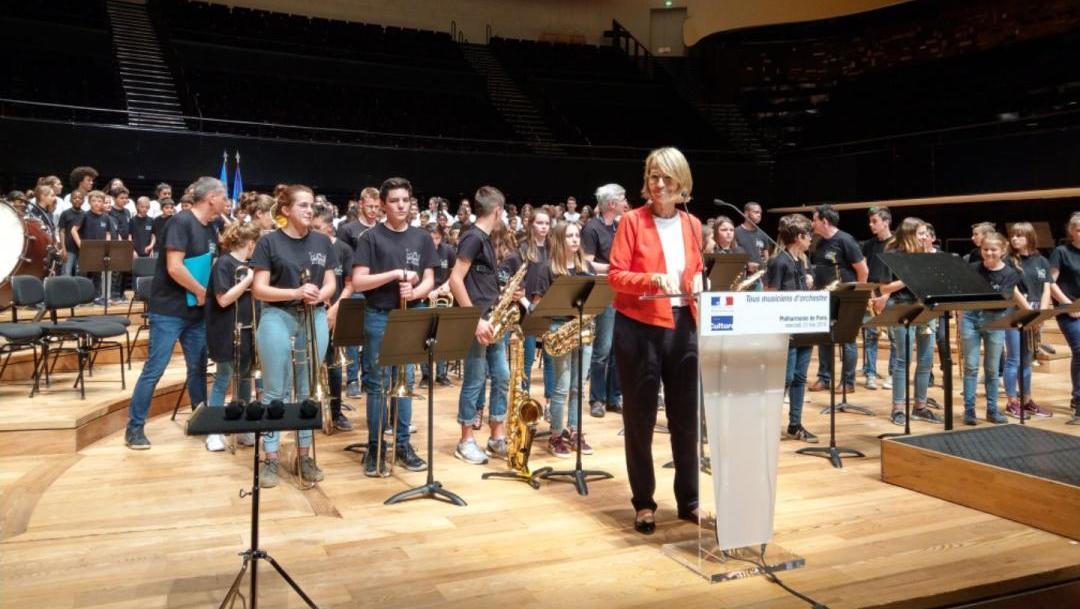 Françoise Nyssen Présente Tous Musiciens Dorchestre - 