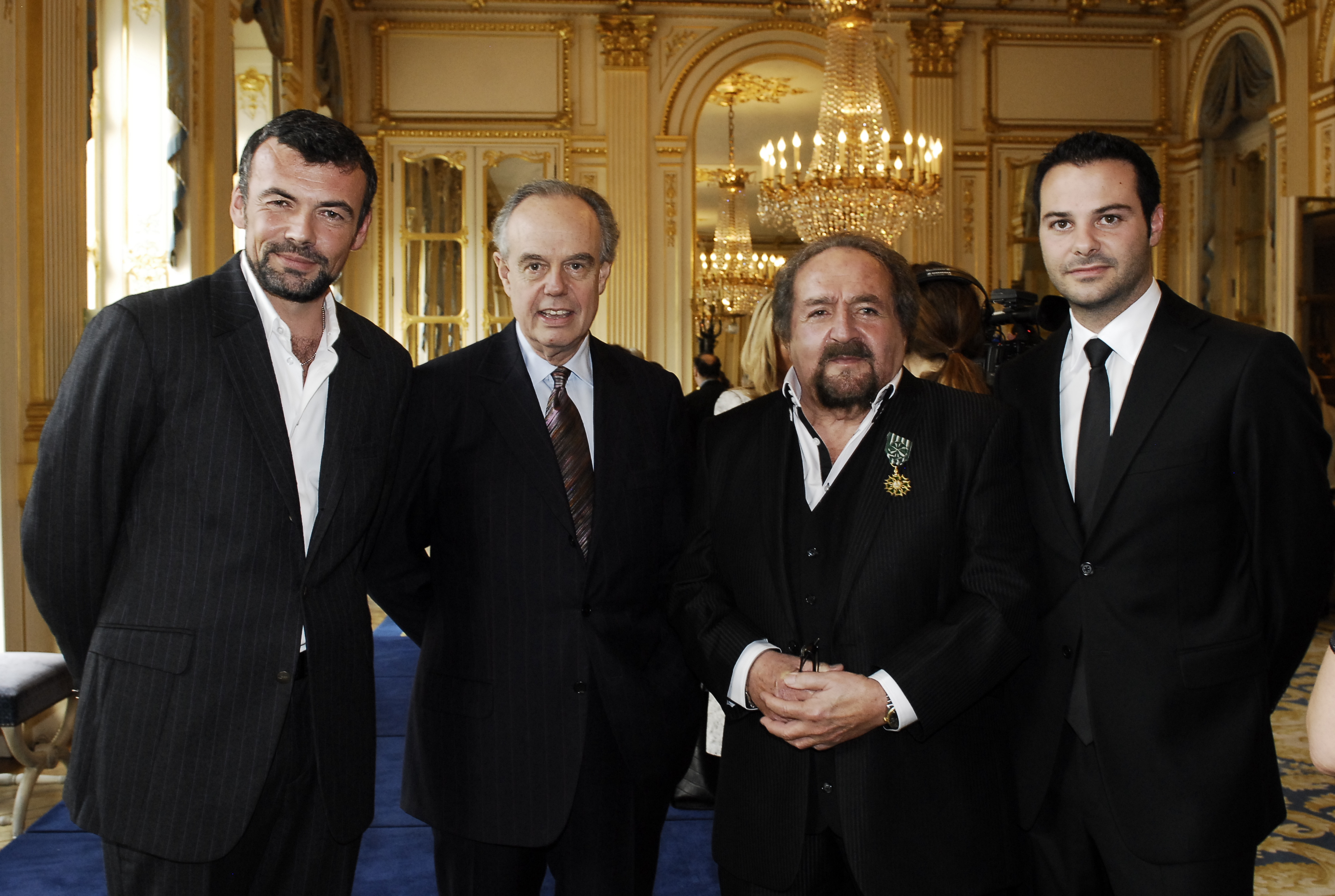 La Chanson La Télévision Et Le Cinéma à Lhonneur - 