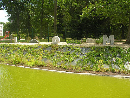 Lucy Orta - Jardins poétiques - 2005 - Ecole Suzanne Buisson à Chatenay-Malabry 